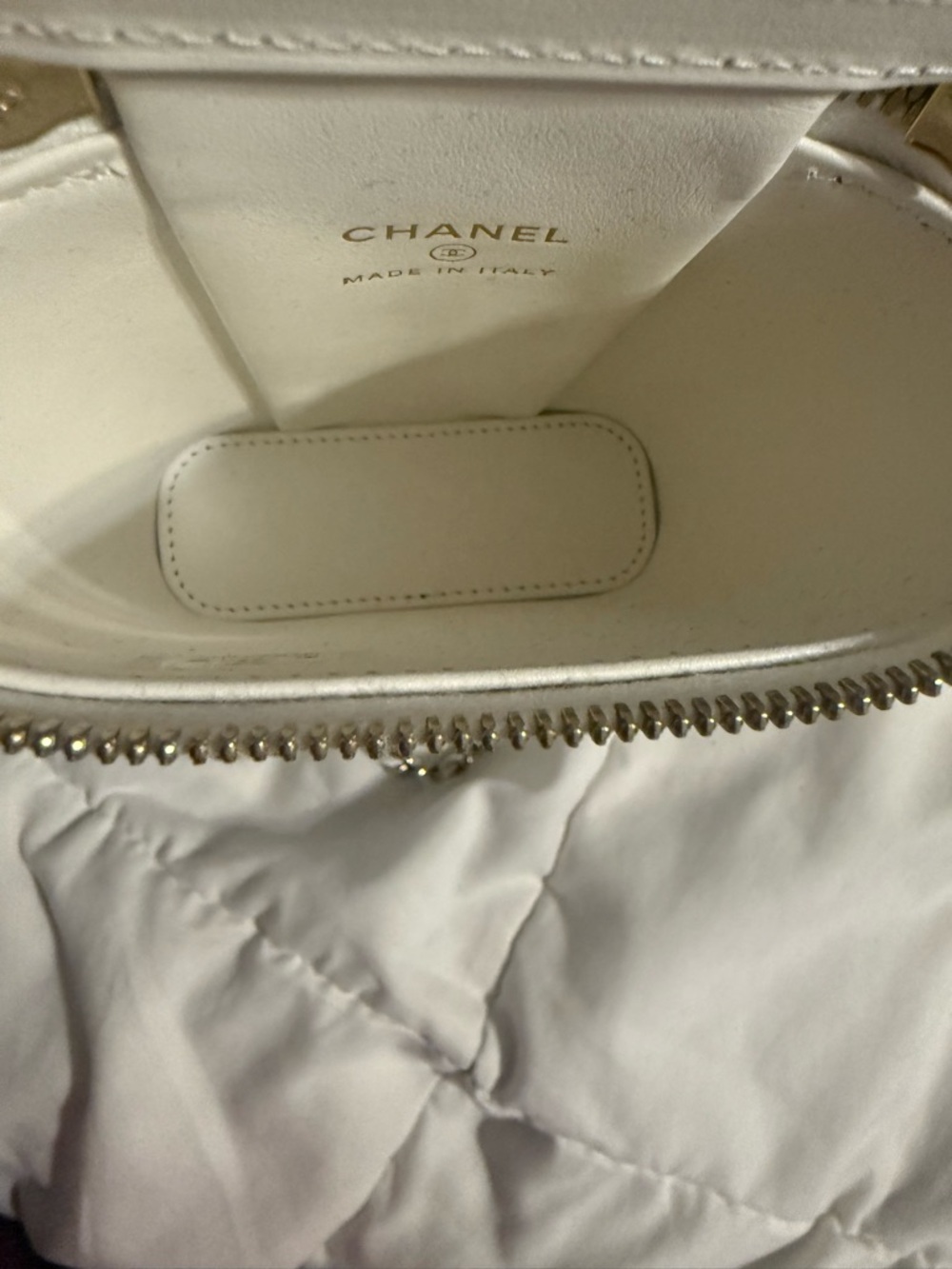 Brand new never worn 100% authentic Chanel Vertical Vanity bag in white - Picture 6 of 8